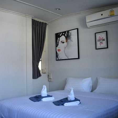 Maya Bed And Food Hostel Chiang Mai Exteriör bild