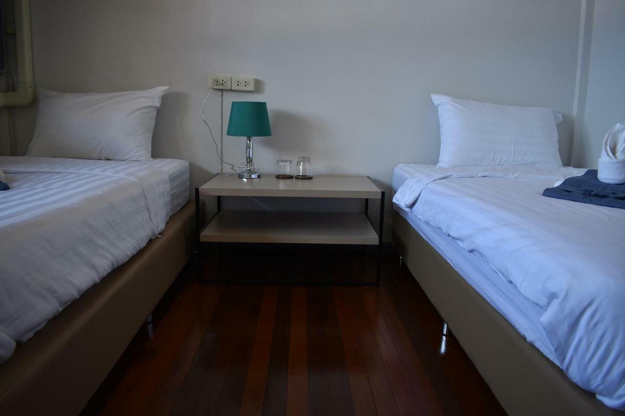 Maya Bed And Food Hostel Chiang Mai Exteriör bild