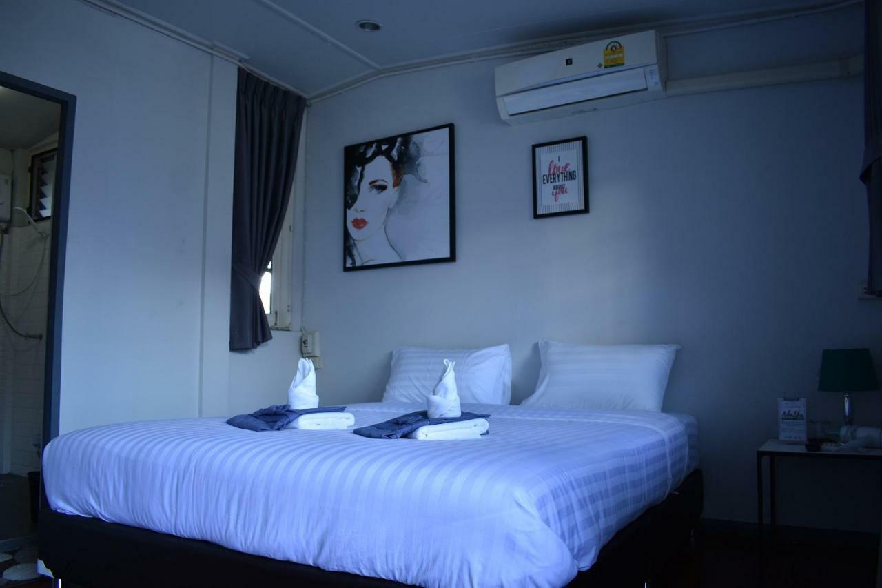 Maya Bed And Food Hostel Chiang Mai Exteriör bild