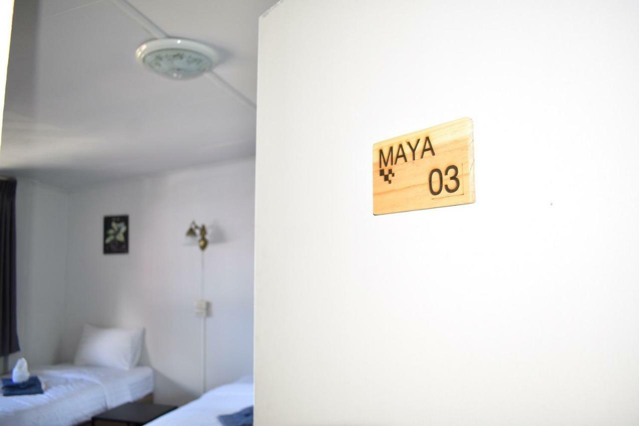 Maya Bed And Food Hostel Chiang Mai Exteriör bild