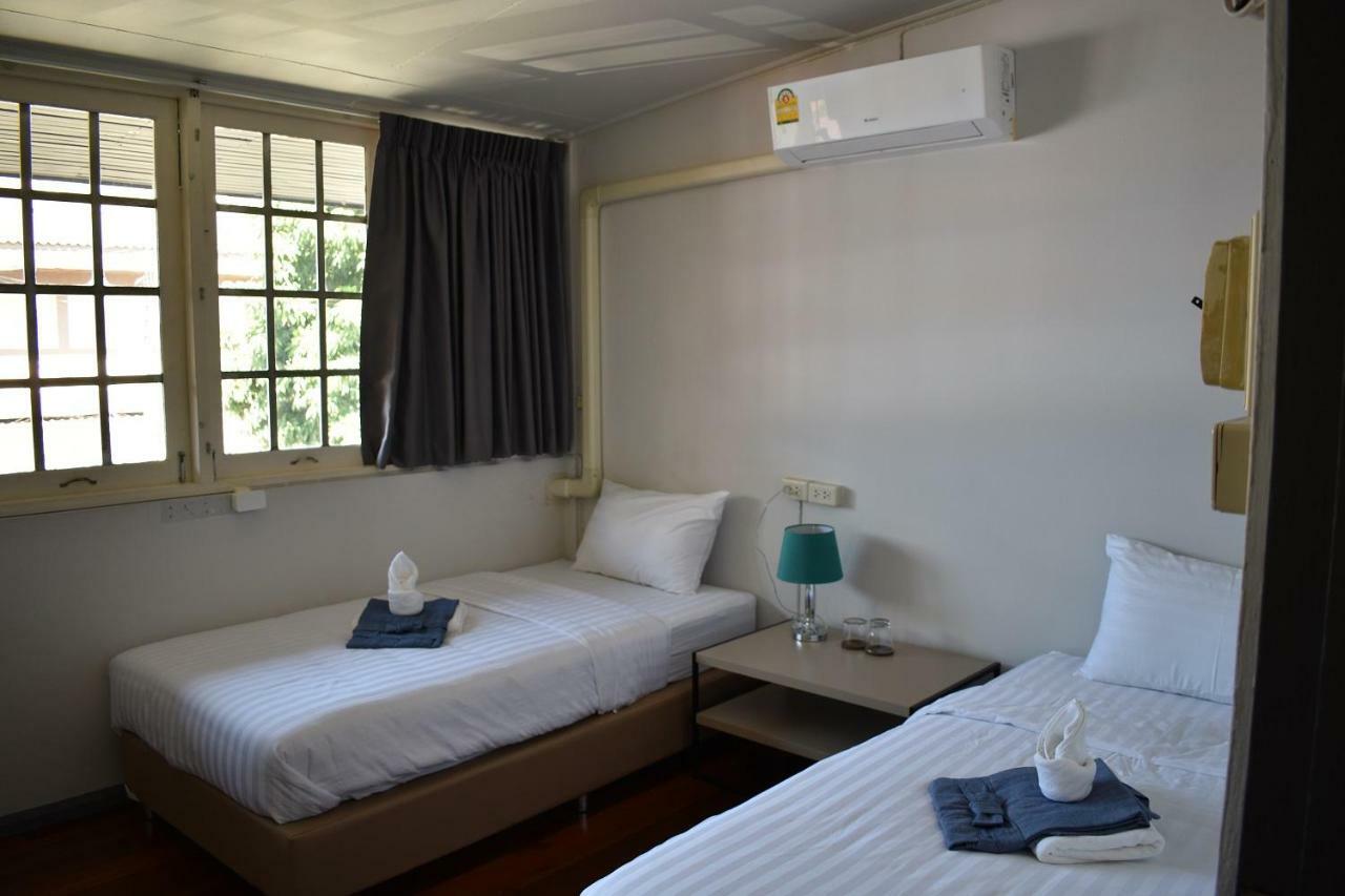 Maya Bed And Food Hostel Chiang Mai Exteriör bild