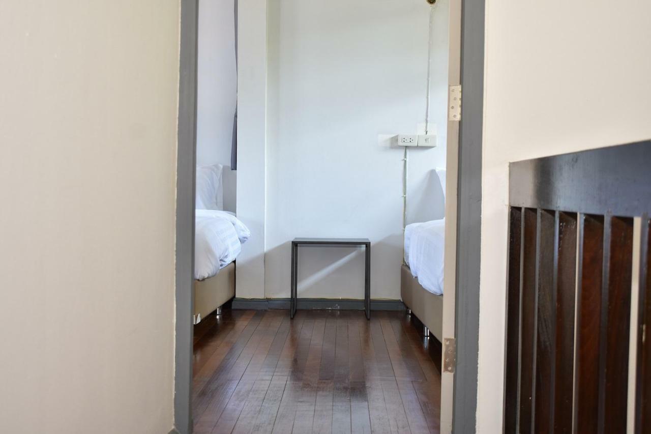 Maya Bed And Food Hostel Chiang Mai Exteriör bild