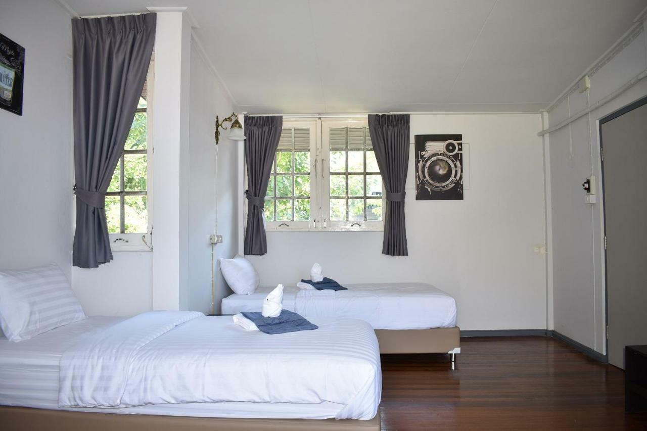 Maya Bed And Food Hostel Chiang Mai Exteriör bild