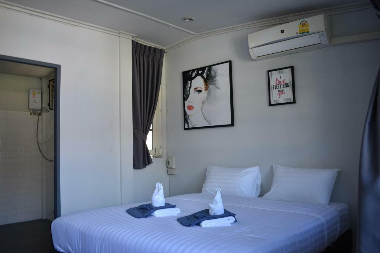 Maya Bed And Food Hostel Chiang Mai Exteriör bild
