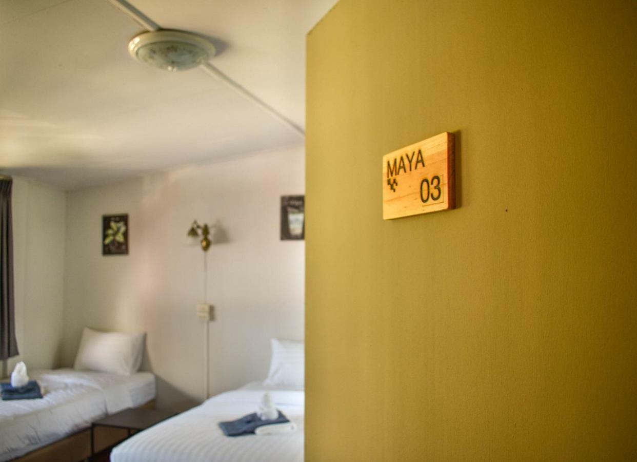 Maya Bed And Food Hostel Chiang Mai Exteriör bild
