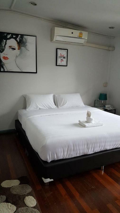 Maya Bed And Food Hostel Chiang Mai Exteriör bild