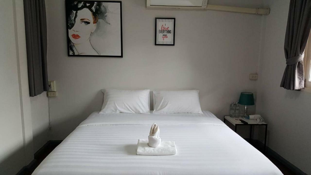 Maya Bed And Food Hostel Chiang Mai Exteriör bild