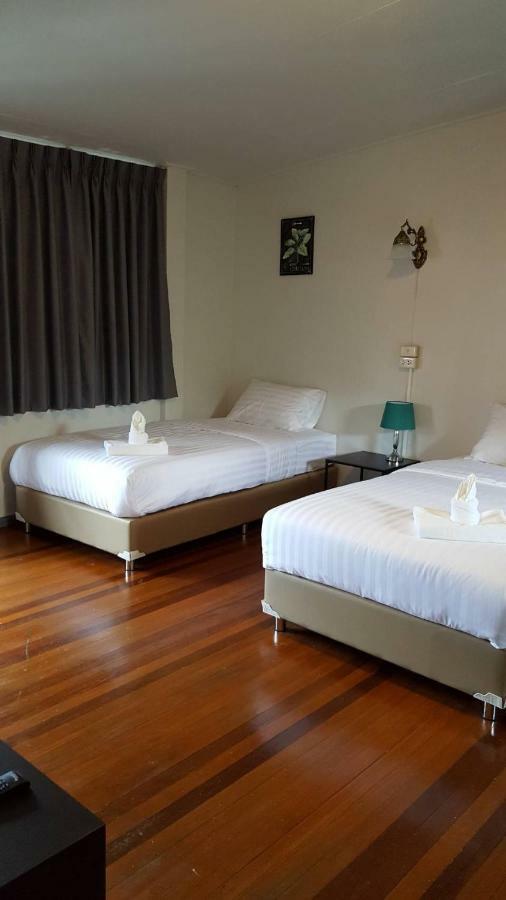 Maya Bed And Food Hostel Chiang Mai Exteriör bild