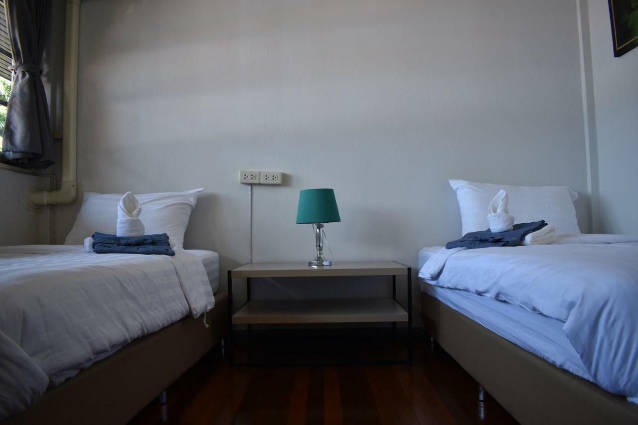 Maya Bed And Food Hostel Chiang Mai Exteriör bild